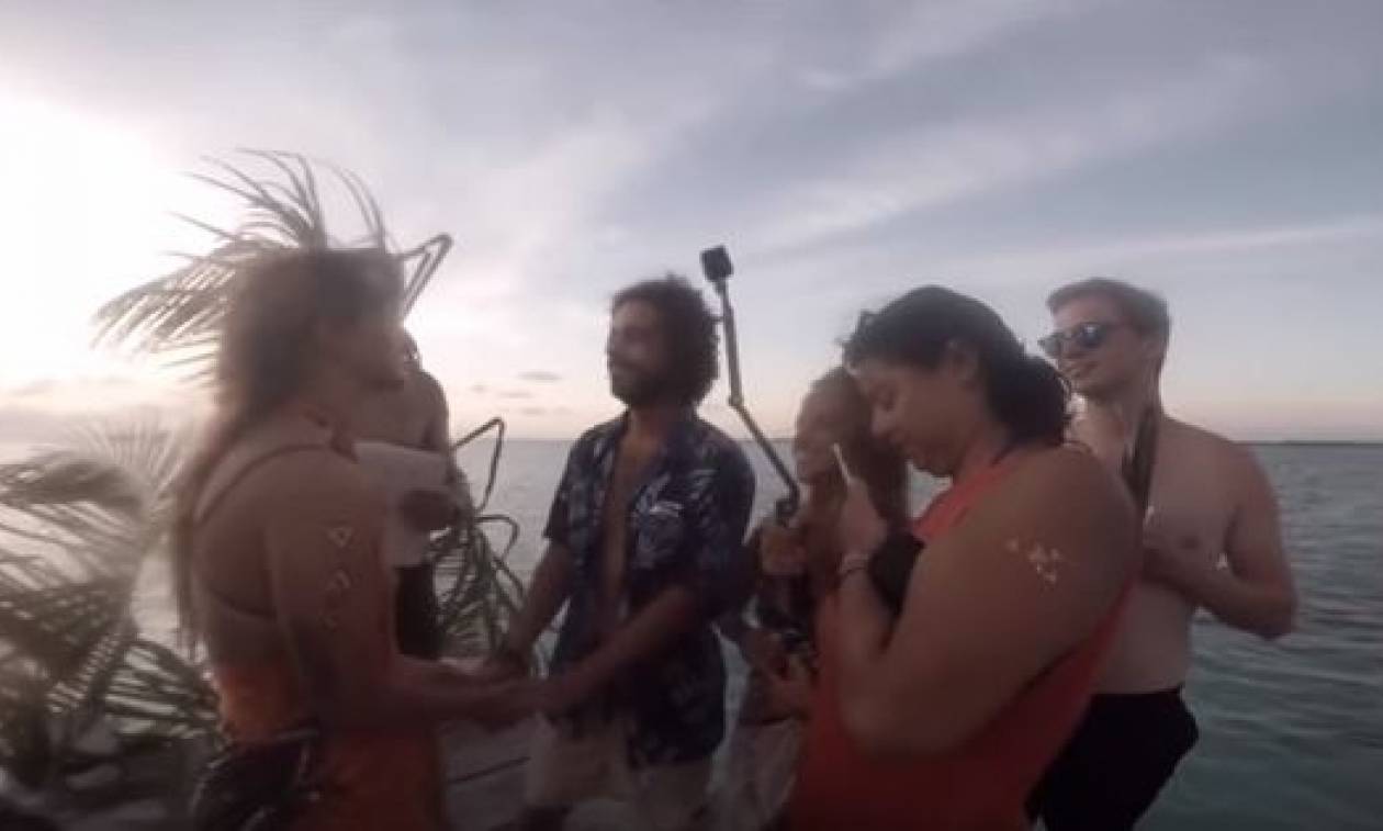 Σοκαριστικό βίντεο: Πλωτή εξέδρα κατέρρευσε τη στιγμή του γάμου!