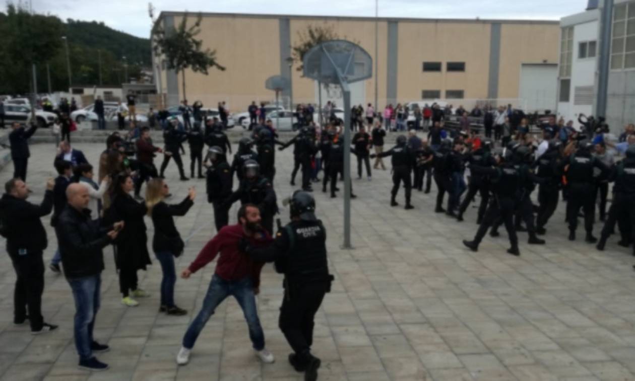 Καταλονία: Έριξαν πλαστική σφαίρα στο μάτι διαδηλωτή - Απίστευτες εικόνες