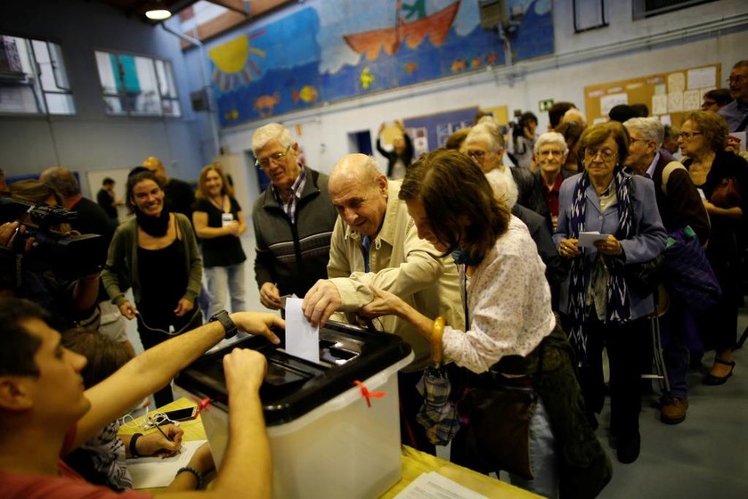 Καταλονία: Δημοψήφισμα βαμμένο με αίμα - Το 90% των ψήφων θέλει ανεξαρτησία (pics)