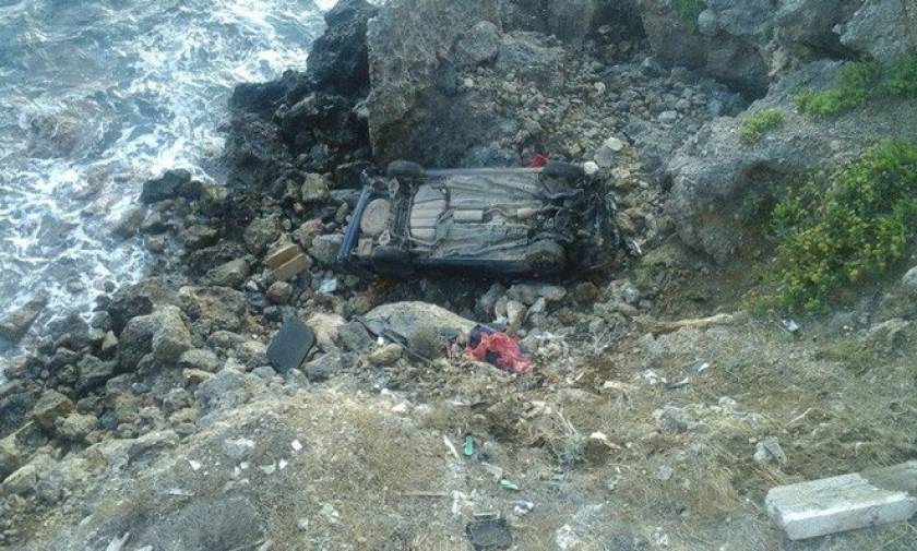 Χανιά: Έπεσαν με αυτοκίνητο σε γκρεμό 10 μέτρων! Σώθηκαν από θαύμα οι επβαίνοντες (pics)
