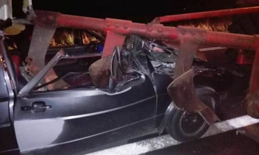 Σφοδρό τροχαίο: Αυτοκίνητο συγκρούστηκε με τρακτέρ - Δείτε εικόνες