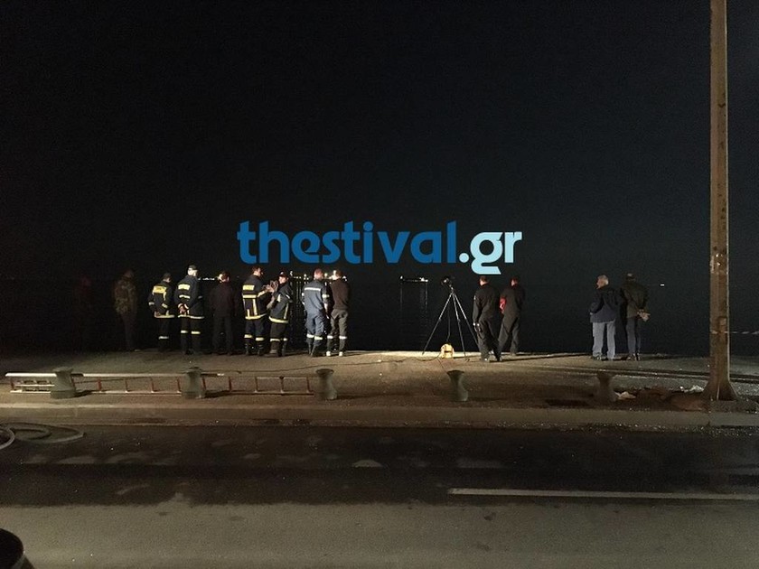 Θεσσαλονίκη: Τρελή πορεία αυτοκινήτου που κατέληξε στη θάλασσα (pics & vid)