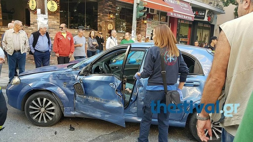 ΕΚΤΑΚΤΟ: Τροχαίο ατύχημα με λεωφορείο - Τρεις τραυματίες