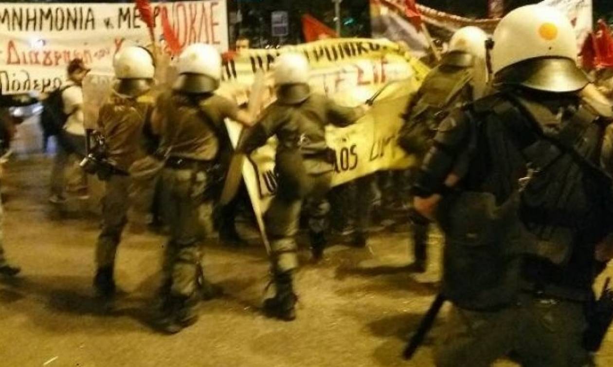 Θεσσαλονίκη: Σοβαρά επεισόδια μεταξύ ΜΑΤ και διαδηλωτών έξω από το Βελλίδειο (vid)
