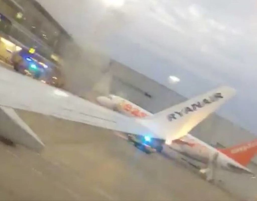 Πανικός στο αεροδρόμιο του Λίβερπουλ από φωτιά! (pics+vid)