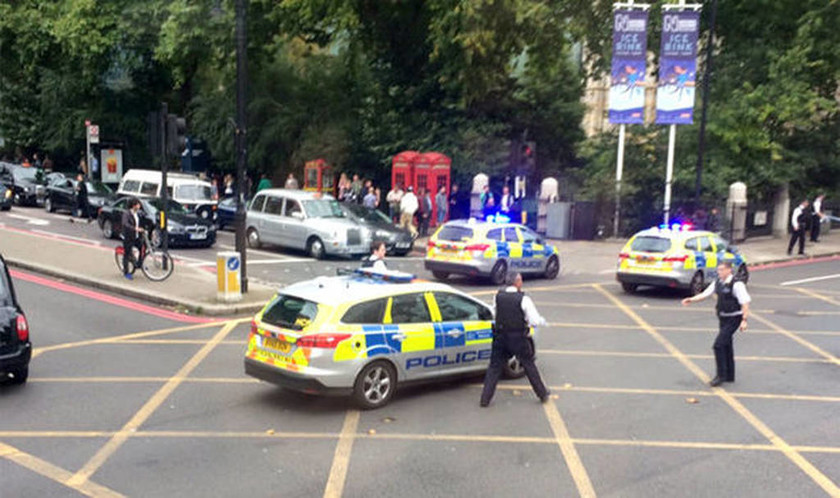 Πανικός στο Λονδίνο: Αυτοκίνητο «θέρισε» πεζούς έξω από μουσείο (pics+vid)