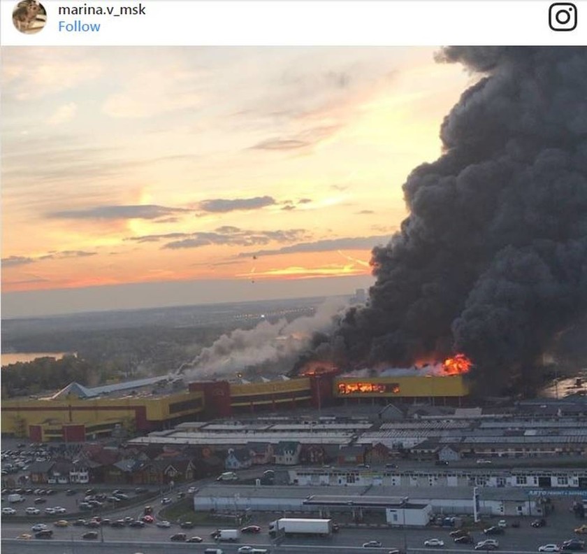 ΕΚΤΑΚΤΟ: Μεγάλη πυρκαγιά στο κέντρο της Μόσχας, εκρήξεις αυτοκινήτων - Μαζική εκκένωση πολιτών