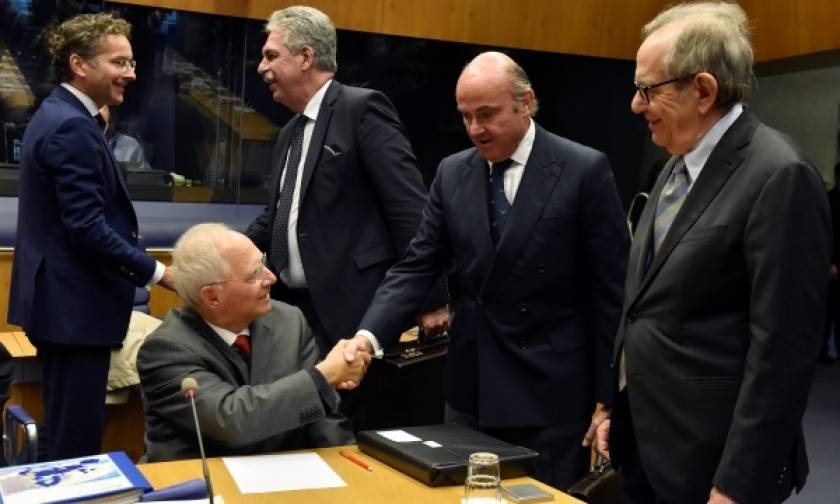 Ο θερμός αποχαιρετισμός του Eurogoup στον Σόιμπλε: Τύπωσαν μέχρι και χαρτονόμισμα με το πρόσωπο του