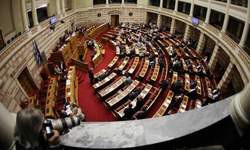 Νομοσχέδιο για αλλαγή φύλου: Πολιτικό «θρίλερ» στη Βουλή – Στα όρια του κοινοβουλευτικού φιάσκου