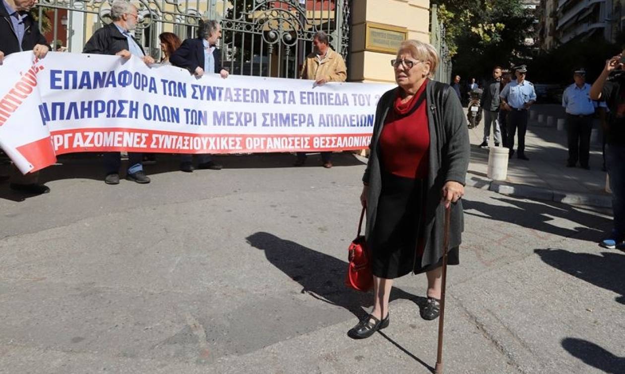 Θεσσαλονίκη: Στο δρόμο οι συνταξιούχοι για τις περικοπές συντάξεων και ΕΚΑΣ