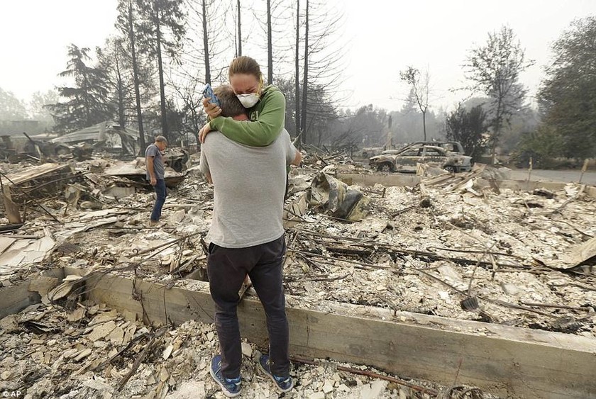 Καλιφόρνια: Τουλάχιστον 17 νεκροί και εκατοντάδες αγνοούμενοι από τις φωτιές (pics+vid)