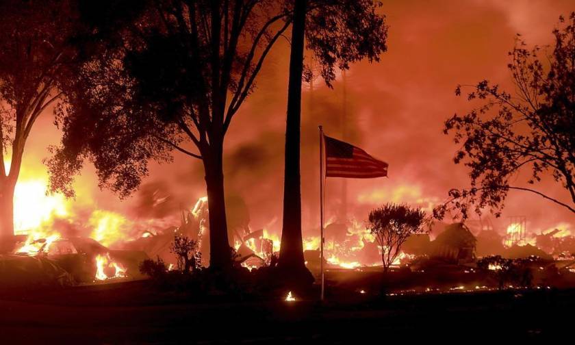 ΗΠΑ: Ασύλληπτη καταστροφή από τις πυρκαγιές στην Καλιφόρνια - Στους 21 οι νεκροί (pics+vids)