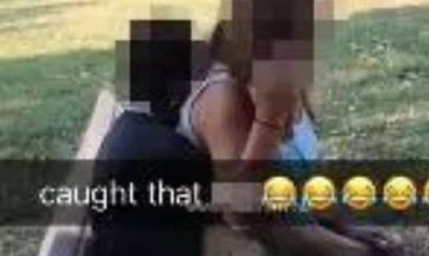 Βίντεο - σοκ: Ζευγαράκι κάνει σεξ σε πάρκο μπροστά σε περαστικούς