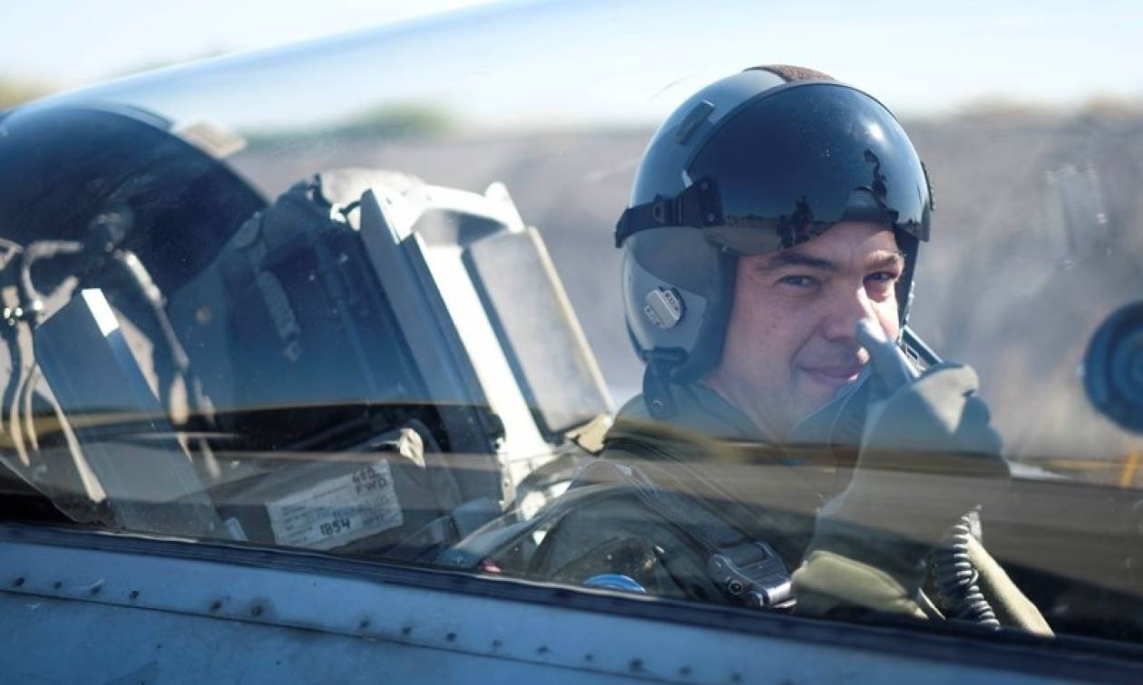 H πτήση του Τσίπρα με F-16 - Δείτε τον πρωθυπουργό με στολή πιλότου (pics & vid)