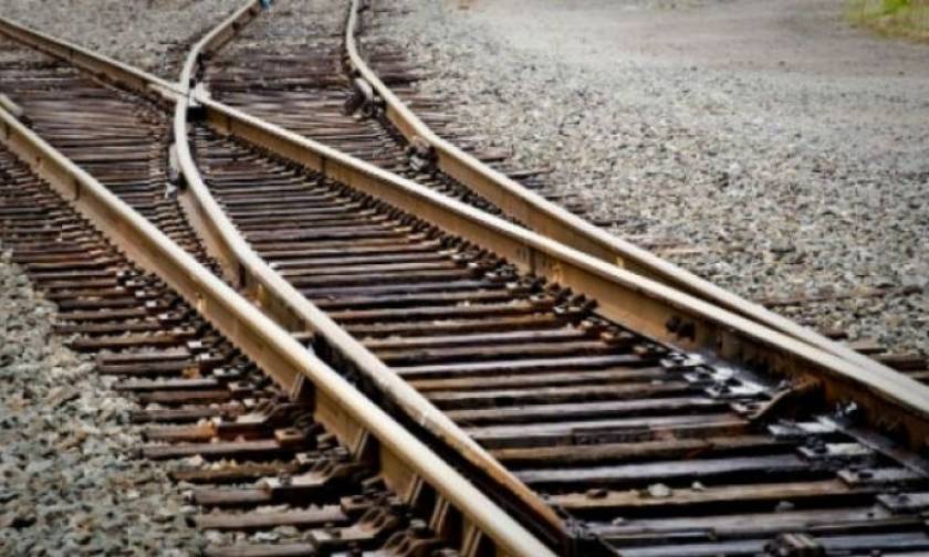 Λάρισα: Χαροπαλεύει 25χρονος – Εντοπίστηκε στις γραμμές τρένου με εγκαύματα στο σώμα του