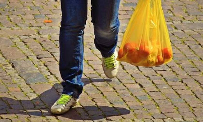Διαβάστε πόσο θα κοστίζει η πλαστική σακούλα το 2018 και το 2019