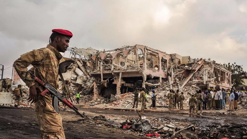 Σομαλία: Πάνω από 200 οι νεκροί από την έκρηξη του παγιδευμένου οχήματος στο Μογκαντίσου (pics+vid)