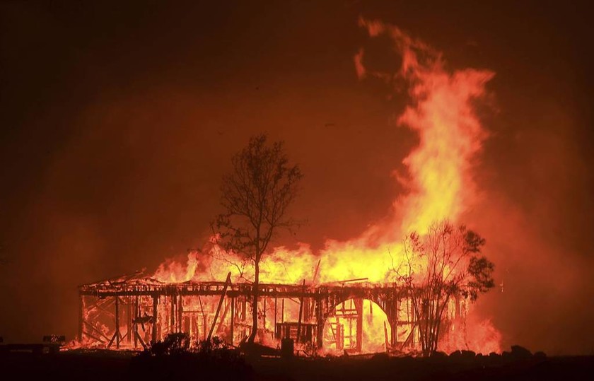 Σκληρή μάχη με τις φλόγες στην Καλιφόρνια - Στους 41 οι νεκροί από την «πύρινη κόλαση»