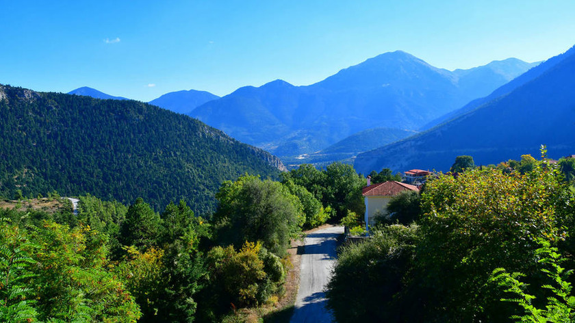 Απόδραση - αστραπή στην ορεινή Κορινθία: Το χωριό Καστανιά που θα σας κλέψει την καρδιά