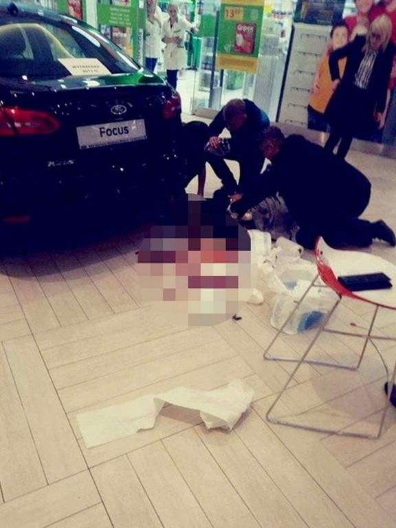 Πανικός σε εμπορικό κέντρο: Μία γυναίκα νεκρή και οκτώ τραυματίες από επίθεση με μαχαίρι (pics)