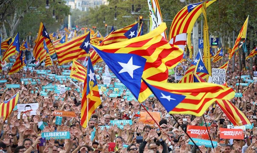 Καταλονία: Τα μέτρα της ισπανικής κυβέρνησης συνιστούν πραξικόπημα (vids)