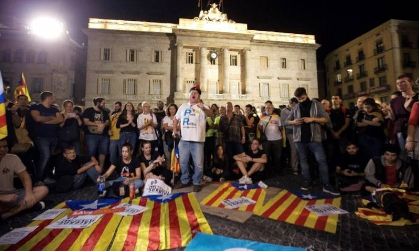 Spain Catalonia: Foreign minister denies 'coup' by Madrid