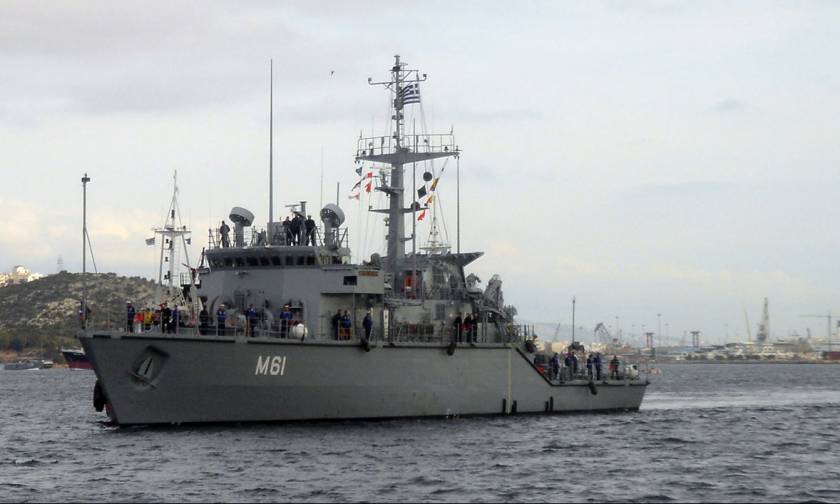 Σαρωνικός: Πυρκαγιά σε πλοίο του Πολεμικού Ναυτικού