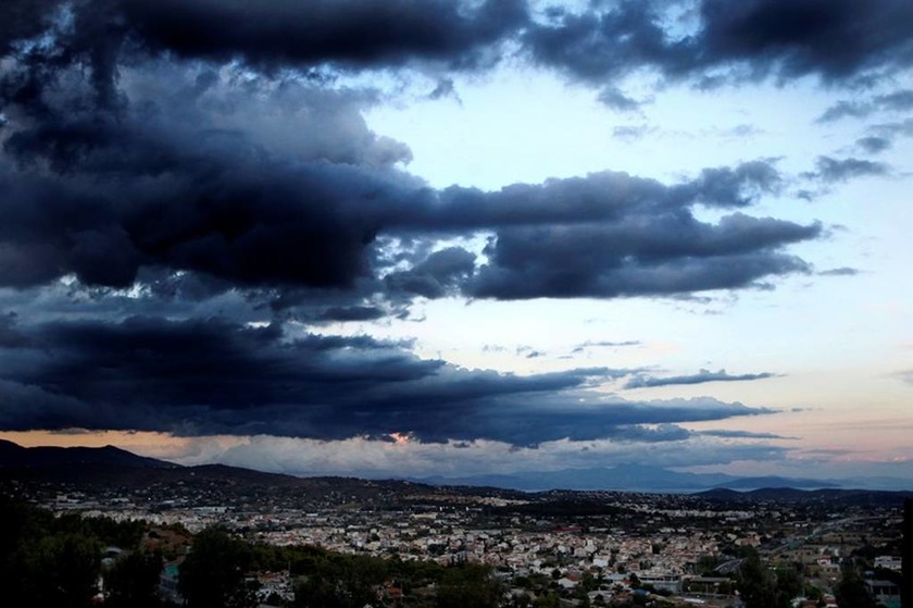 Καιρός Αθήνα – Ο «Δαίδαλος» έφτασε στην πρωτεύουσα – Οι εικόνες που κάνουν θραύση στο Διαδίκτυο 