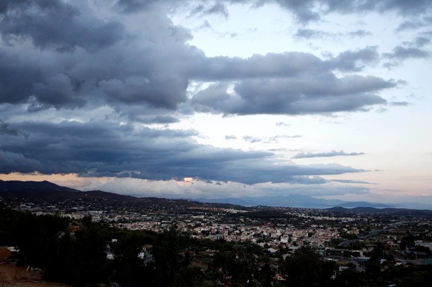 Καιρός Αθήνα – Ο «Δαίδαλος» έφτασε στην πρωτεύουσα – Οι εικόνες που κάνουν θραύση στο Διαδίκτυο 