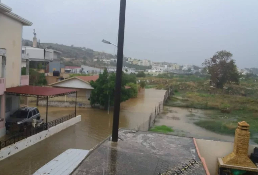 Καιρός: Πλημμύρισαν τα Χανιά από τις έντονες βροχοπτώσεις (pics)