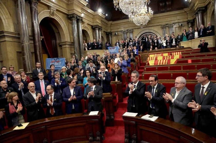 Ανακήρυξε την ανεξαρτησία της η Καταλονία – Ραγδαίες εξελίξεις 