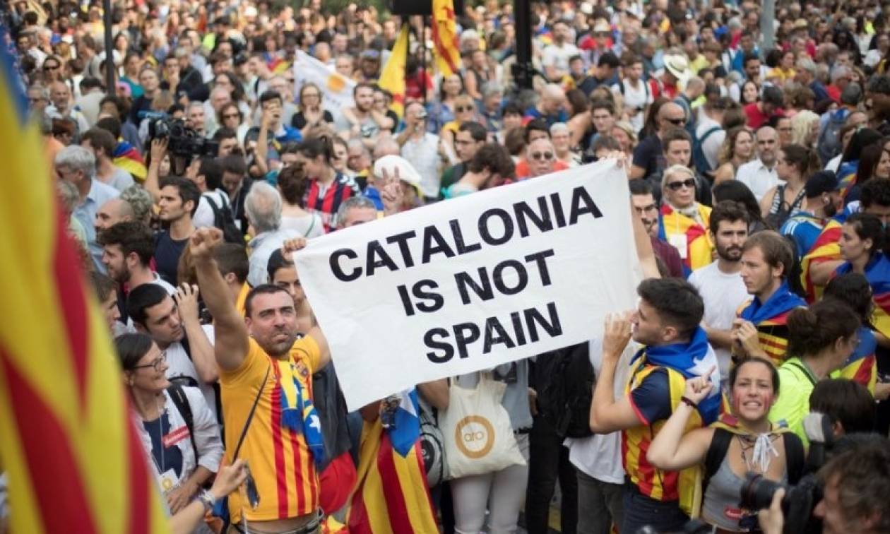 Απόσχιση Καταλονίας: Στους δρόμους οι κάτοικοι – Δάκρυα χαράς για την ανεξαρτησία (pics-vid)