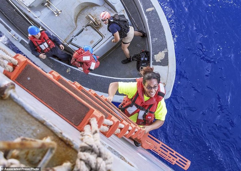 Απίστευτη ιστορία διάσωσης! Χάθηκαν στον ωκεανό και της βρήκαν πέντε μήνες μετά (pics+vid)