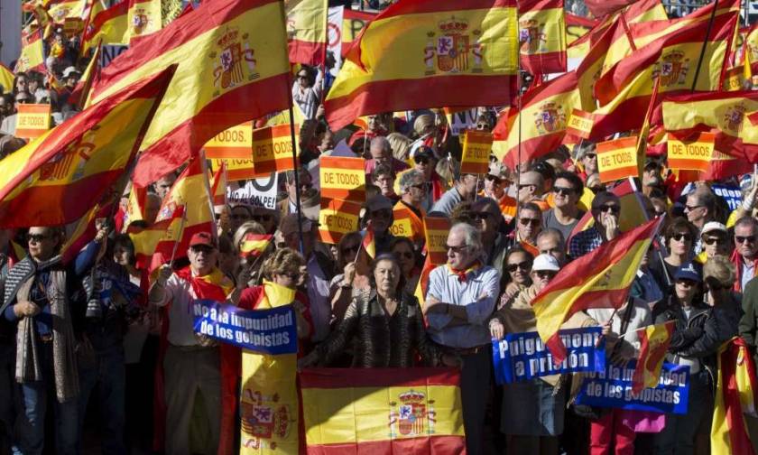 Καταλονία: «Ο Πουτζντεμόν στη φυλακή!» φωνάζει η Μαδρίτη