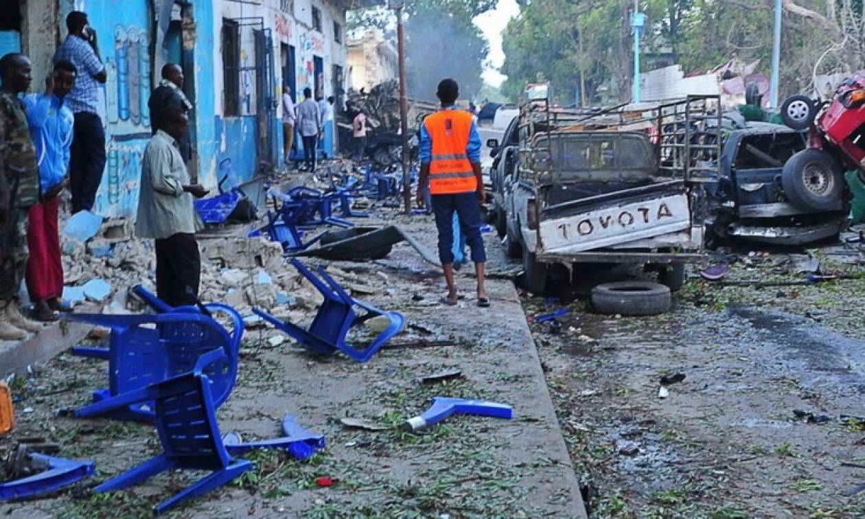 Σομαλία: Μεγαλώνει ο αριθμός των θυμάτων από τη διπλή έκρηξη στο Μογκαντίσου