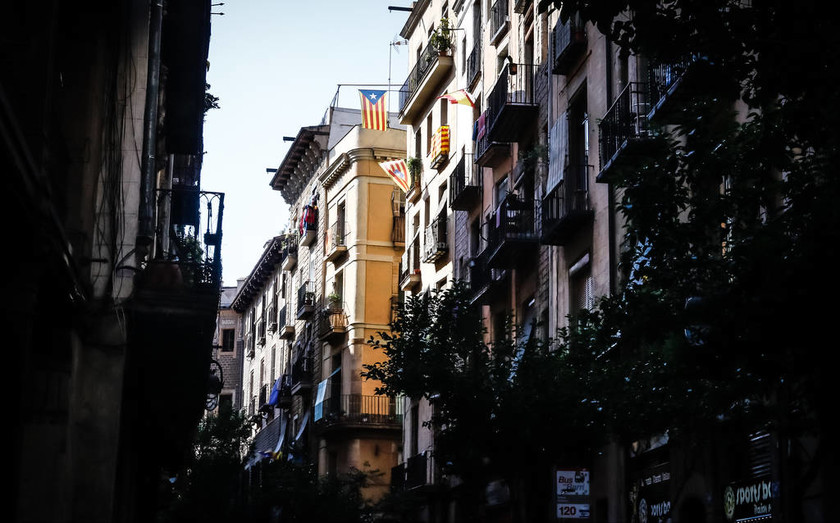 Μία βόλτα στην πολύχρωμη και λαμπερή Βαρκελώνη (photos)