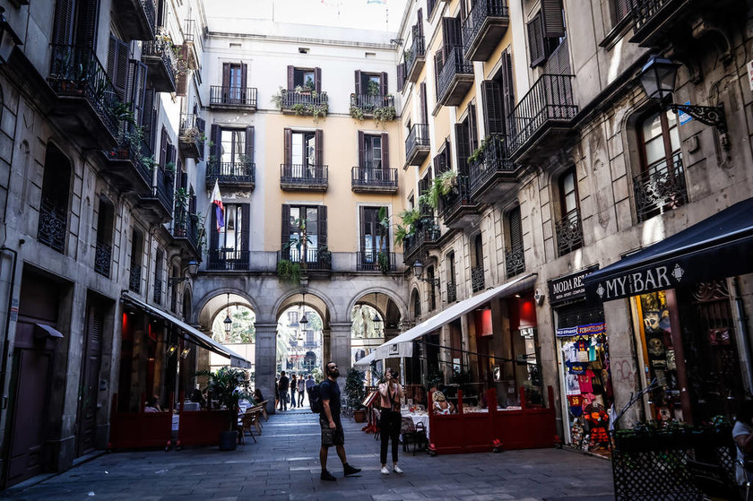 Μία βόλτα στην πολύχρωμη και λαμπερή Βαρκελώνη (photos)