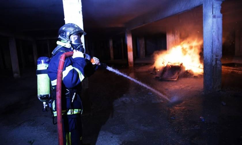 Φωτιά ΤΩΡΑ: Στις φλόγες αποθήκη στη Θεσσαλονίκη (pics&vid)