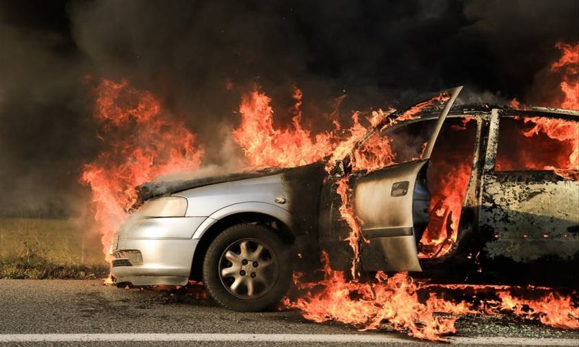 Στιγμές τρόμου για οδηγό στον ΒΟΑΚ: Το αυτοκίνητο τυλίχθηκε στις φλόγες εν κινήσει