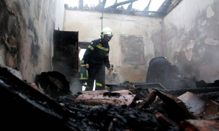 Τραγωδία στη Μυτιλήνη - Φρικτός θάνατος άνδρα σε φλεγόμενο σπίτι