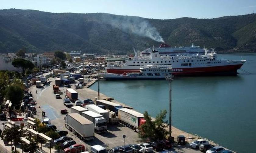 Seamen working on Corfu-Igoumenitsa ferries extend strike to Monday morning
