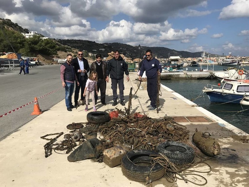 Απίστευτες εικόνες στη Κρήτη: Είχαν μετατρέψει τον βυθό του λιμανιού σε σκουπιδότοπο!