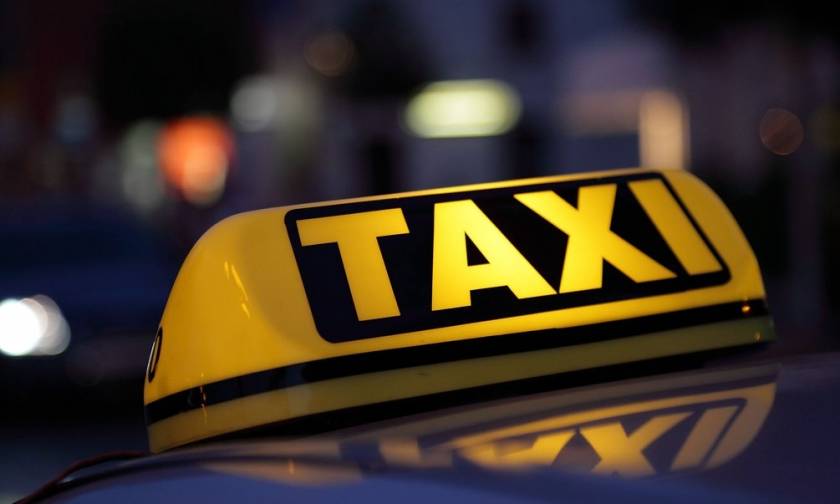 Οδηγός ταξί εξυπηρετούσε πελάτες στο κέντρο της Αθήνας ενώ στο όχημα έκρυβε…