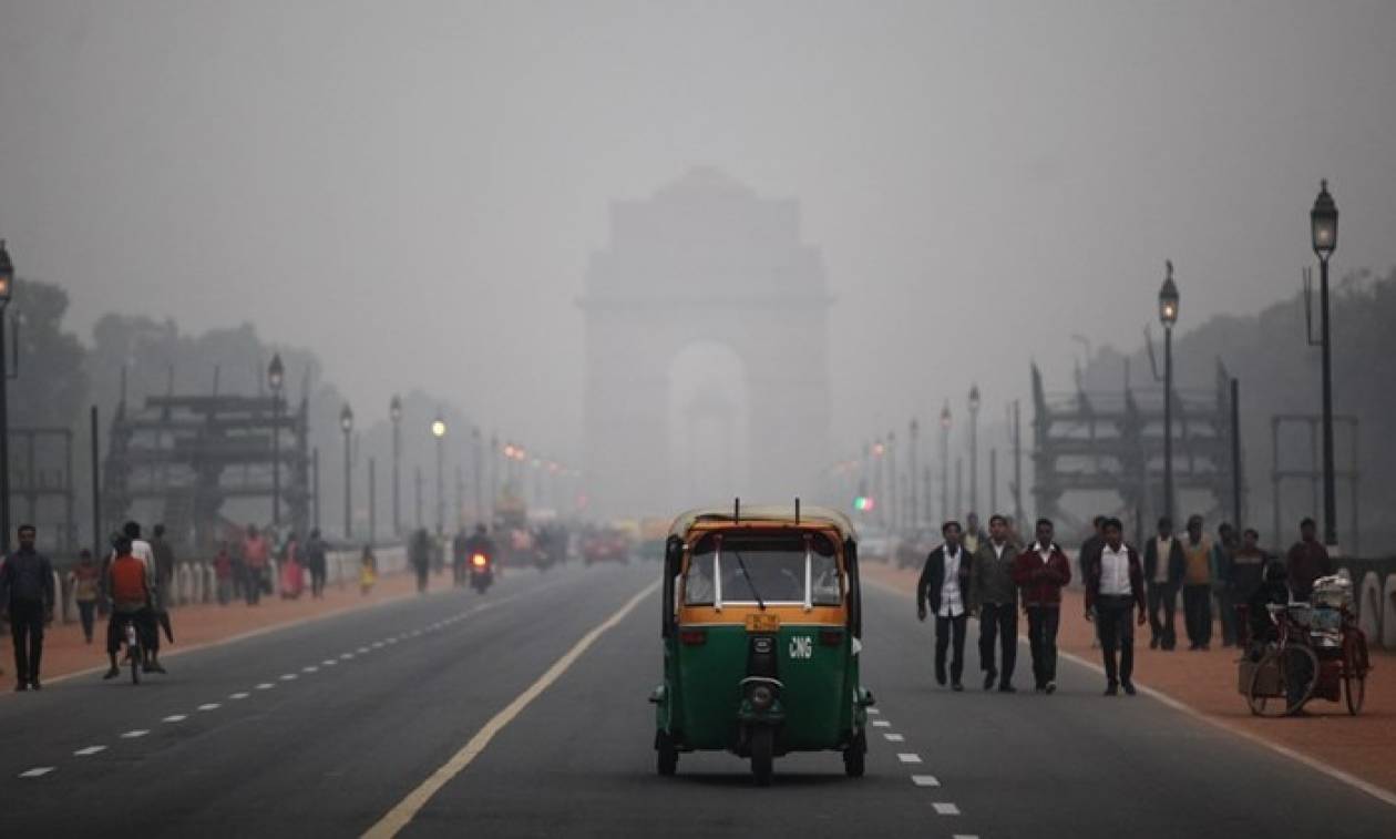 Ινδία: «Θάλαμος αερίων» το Νέο Δελχί - Κλειστά τα σχολεία λόγω αυξημένης ατμοσφαιρικής ρύπανσης