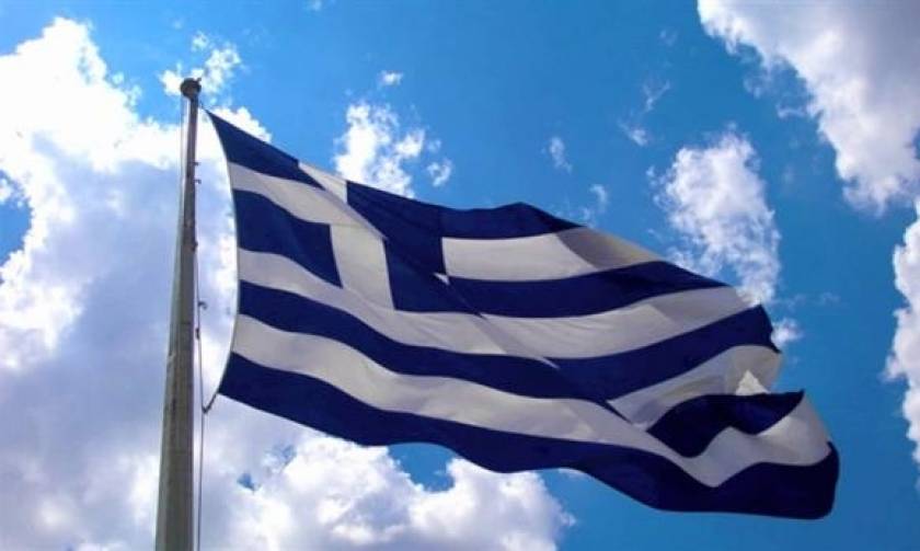 «Φωτιά» στην Κρήτη: Μαθητής ύψωσε την ελληνική σημαία και αποβλήθηκε από το σχολείο!