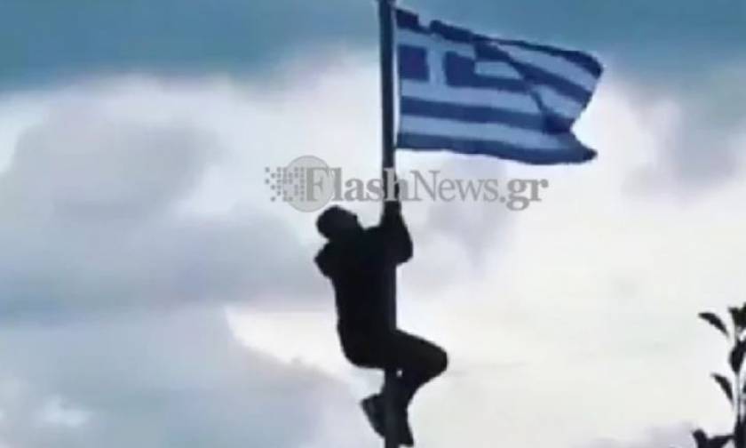 Κρήτη: Γέμισαν σημαίες το σχολείο που τιμωρήθηκε ο μαθητής για την γαλανόλευκη