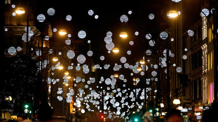 Λονδίνο: Εντυπωσιακό θέαμα στην Oxford Street - Άναψαν τα χριστουγεννιάτικα φώτα! (pics+vid)