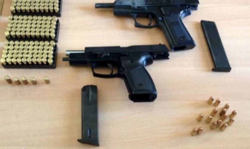 Απίστευτο περιστατικό στο Αγρίνιο: Μαθητές βρήκαν όπλο με γεμιστήρες σε σχολείο