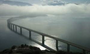 Εντυπωσιακό βίντεο από την υψηλή γέφυρα Σερβίων με την εναλλαγή του καιρού