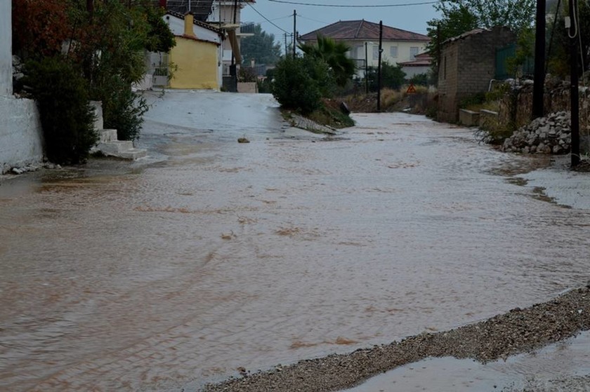 Στο έλεος της κακοκαιρίας το Ναύπλιο: Πλημμύρες και καταστροφές από τη νεροποντή